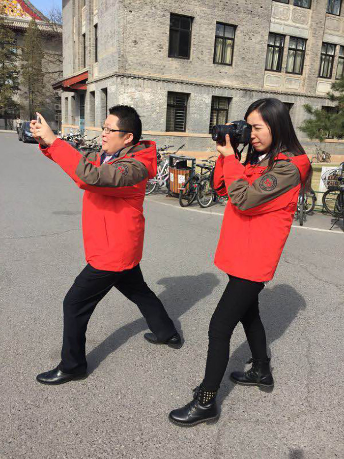 总裁学员穿着睿牛制衣厂生产的户外羽绒服.jpg