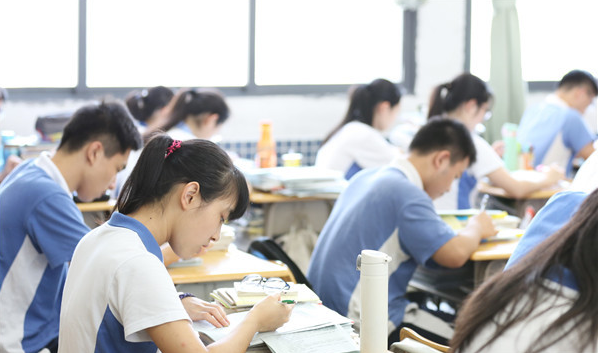 羽绒服厂家提醒考生注意事项